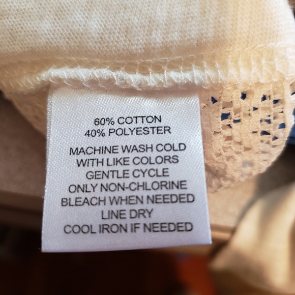 Gemini t shirt with lace detail great graphic NWOT - Picture 6 of 7